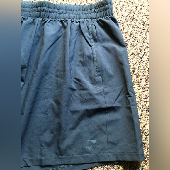 Gymshark Woven Pocket Shorts - Picture 2 of 3